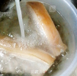 杭椒回锅肉 的做法步骤:5