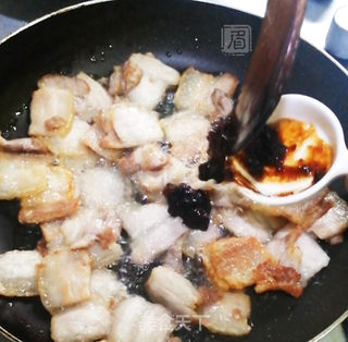 杭椒回锅肉 的做法步骤:7