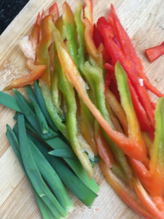 腊肠炒菜花的做法步骤：3