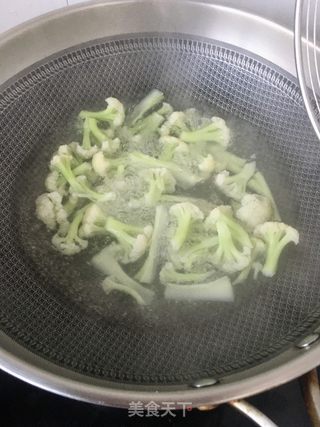 腊肠炒菜花的做法步骤：5
