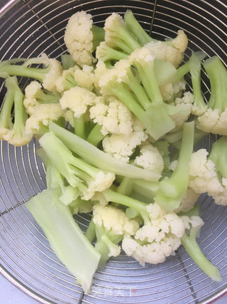 腊肠炒菜花的做法步骤：6