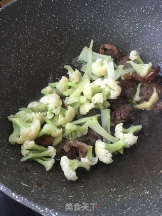 腊肠炒菜花的做法步骤：10