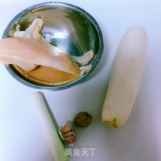 #墨鱼炖萝卜的做法图解2