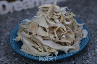 干炸蘑菇的做法步骤:2