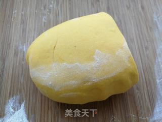 椒盐南瓜花卷的做法步骤：3