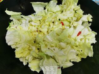 包菜炒粉丝的做法步骤：4