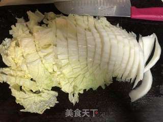 白菜肉丝炒年糕的做法步骤:3