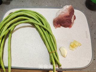家常下饭菜肉末豆角的做法步骤：1