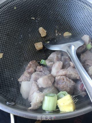 板栗烧梅花肉的做法步骤：7