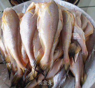 酱烧鲫头鱼的做法步骤:2
