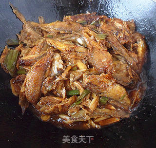 酱烧鲫头鱼的做法步骤:8