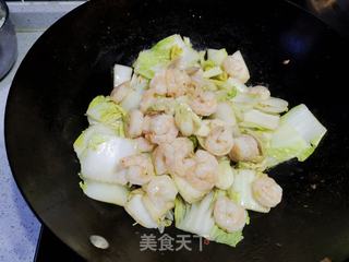 白菜炒虾仁的做法步骤:7