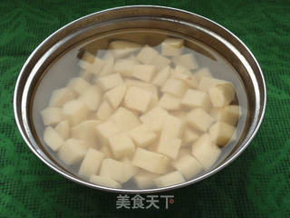 鸡丁炒时蔬的做法步骤:2