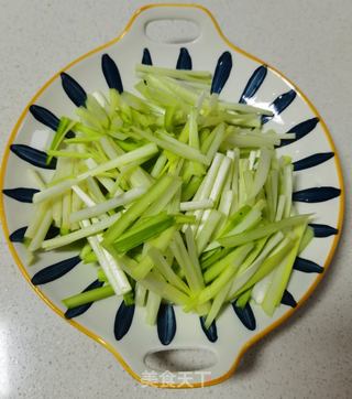 韭黄炒鸡蛋的做法步骤:2