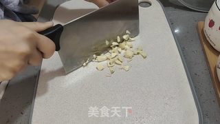 西兰花炒火腿肠的做法步骤:3
