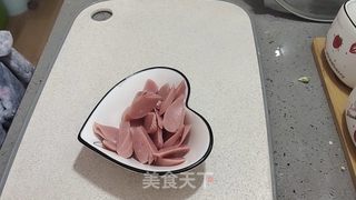 西兰花炒火腿肠的做法步骤:4