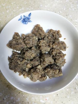 牛肉丸子炖萝卜的做法步骤:2