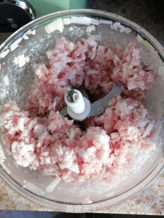 白菜猪肉粉条包的做法步骤:2