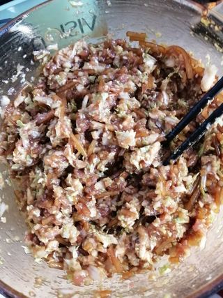白菜猪肉粉条包的做法步骤:6