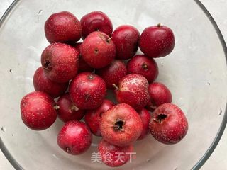 简单开胃消食的酸甜可口的山楂球的做法步骤：2