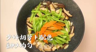 芹菜炒香菇丨越吃越上瘾简单又清淡家常美味!!的做法步骤:4
