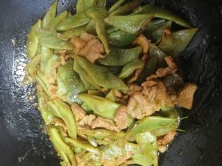 五花肉烧扁豆的做法步骤：8