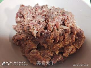 菜梗炒牛肉的做法步骤:2