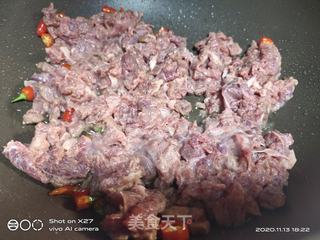 菜梗炒牛肉的做法步骤:4
