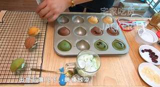 三色栗子玛德琳,浓郁黄油香气,满满文艺气质,松软香甜小甜品。的做法步骤:15