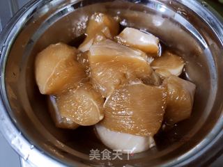 板栗烧鸡胸肉的做法步骤:2