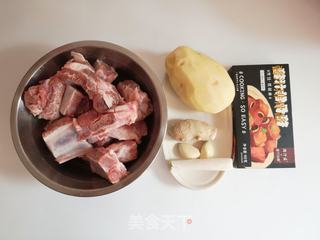 土豆炖排骨+花卷一锅出的做法步骤:3