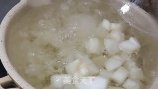润肺养颜冰糖雪梨银耳羹的做法步骤:7