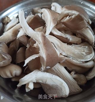 砂锅平菇豆腐的做法步骤：2