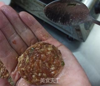 浇汁狮子头的做法步骤:3
