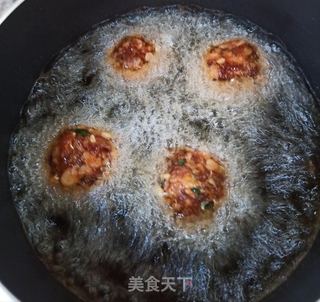 浇汁狮子头的做法步骤:4