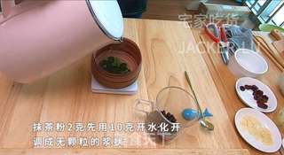 抹茶棉花糖热饮,自制圣诞热饮,暖心又暖胃,喝上一杯超满足。的做法步骤:2