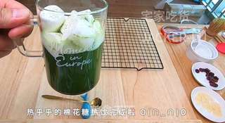 抹茶棉花糖热饮,自制圣诞热饮,暖心又暖胃,喝上一杯超满足。的做法步骤:7