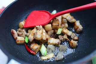 软糯不腻入口即化的【鲍鱼红烧肉】的做法步骤：5