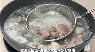 啤酒鸭丨肉质软烂不柴祛热祛火还有丝丝麦芽香的做法步骤：2