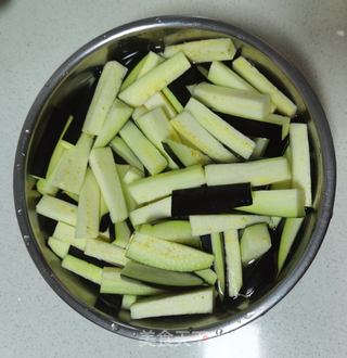 鱼香茄子的做法步骤:2