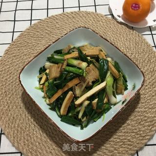 五花肉香干炒蒜苗的做法步骤：12