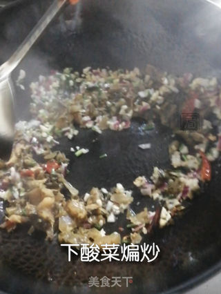 酸菜牛蛙的做法步骤:4