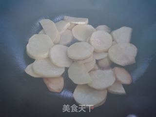 牛筋烧土豆的做法步骤：1