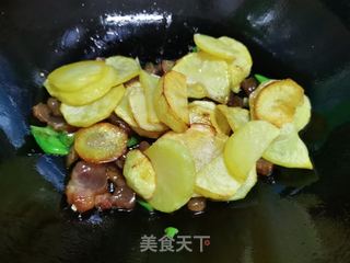 牛筋烧土豆的做法步骤：5