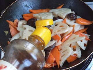 胡萝卜莲藕炒香菇的做法步骤:9