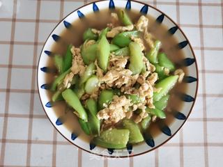 丝瓜炒鸡蛋的做法步骤：9
