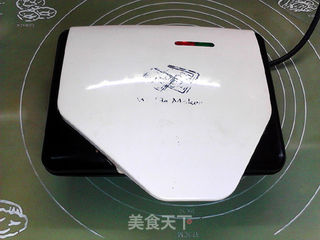 葱香黑椒土豆黑全麦华夫饼的做法步骤:9