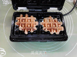 葱香黑椒土豆黑全麦华夫饼的做法步骤:12
