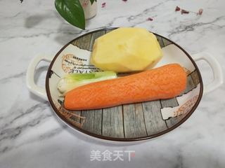 胡萝卜炒土豆片白菜的做法步骤：1