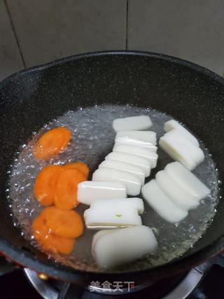 青菜胡萝卜炒年糕的做法步骤:4